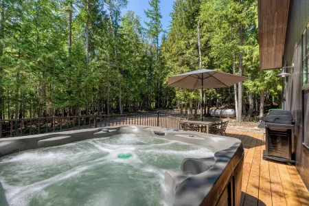 NEW Secluded Bungalow at Haskill Basin