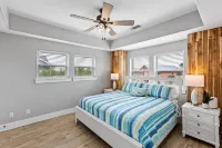 Bay Dayz - Canal & Poolside Views!