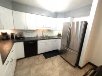 Modern 2,000+ sf house. Sauna + Parking! 5 mins from airport.