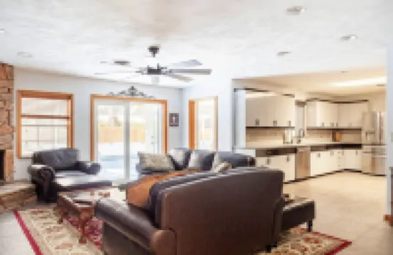 Home with play room, enclosed pool and hot tub. Only 10 minutes from the beach!