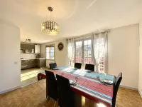 Village center, house, garden, walking distance to the beach, parking