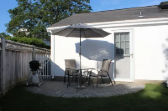 Charming Studio Cottage located on Easton's Point