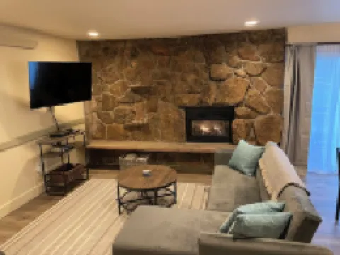 Mountainside ski-in condo near Ski Time Square