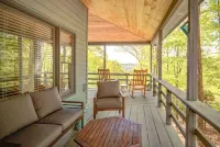 NEW LISTING! Beautiful Cabin with Mountain View in Fleetwood Falls