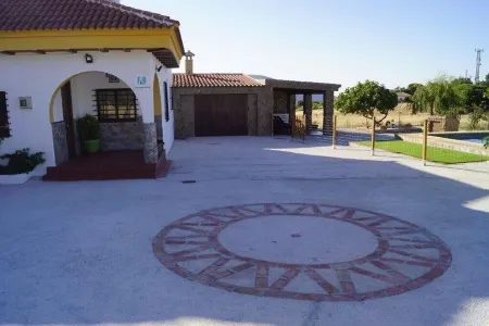 Rural house el recess, has a large area, with games for the little ones Отели рядом с достопримечательностью «Ruta del Amor (Setenil de las Bodegas)»