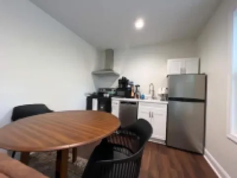 Cozy 1BR in Multi-unit building