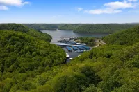♡ Your Happy Place Overlooking Center Hill Lake ♡