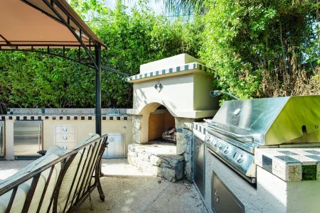 ⭐️ Outdoor Oasis - Heated Pool + Spa Near Old Town Отели рядом с достопримечательностью «Зоопарк Финикс»