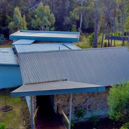 Deckhaus Hepburn - Spacious Bush Retreat Just Minutes from Daylesford