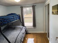 Beautiful Parkside 5 Bedroom Cottage in Midland, Fenced Front Yard, Access Ramp
