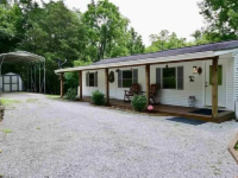 Cozy Lake House: Ark Encounter, Kincaid Lake, KY- Fishing, Scenic Get-Away Hotels in Pendleton County