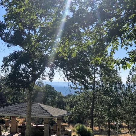 Hummingbird House - Scenic Peaceful Foothills Getaway only minutes from downtown