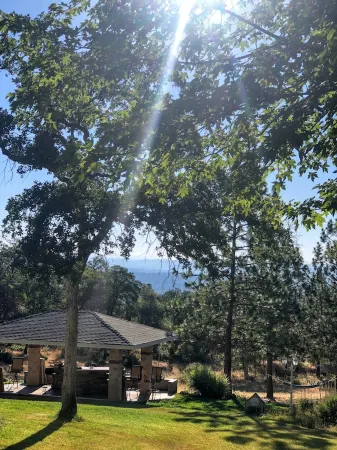 Hummingbird House - Scenic Peaceful Foothills Getaway only minutes from downtown