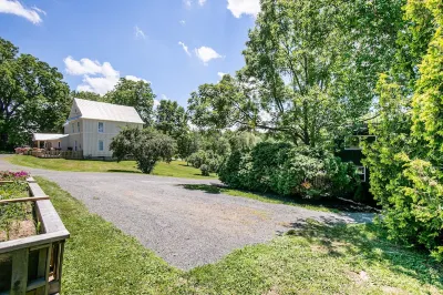 Tiny house with private Hot Tub Hotels near Palladino Farms LLC