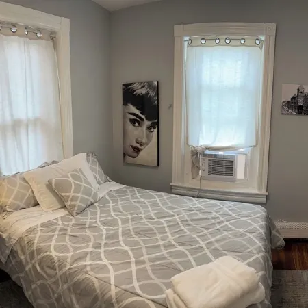 Moravian 5 bedroom townhouse Отели в г. Бетлехем