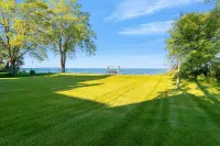 4 bed house on the shore of Lake Michigan