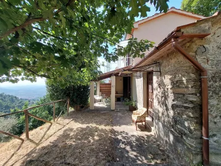 Beautiful semi-detached house, view over the coast. Air conditioning,Wi-Fi