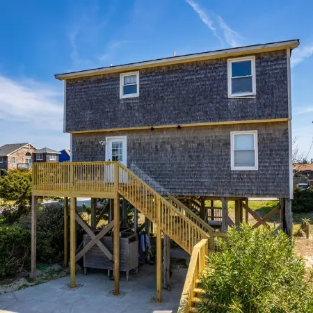 Sleeps 16! 1 Minute Walk To Beach!