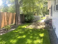 1 bed/1 bath, 1.5 blocks to beach/town, dog friendly, fenced yard