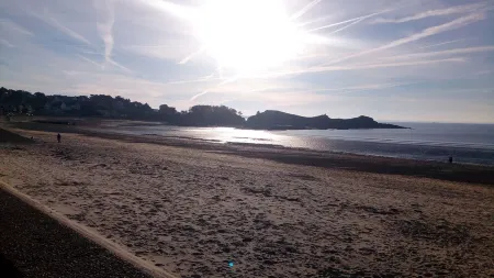 Apartment feet in the water in Erquy breathtaking sea views!