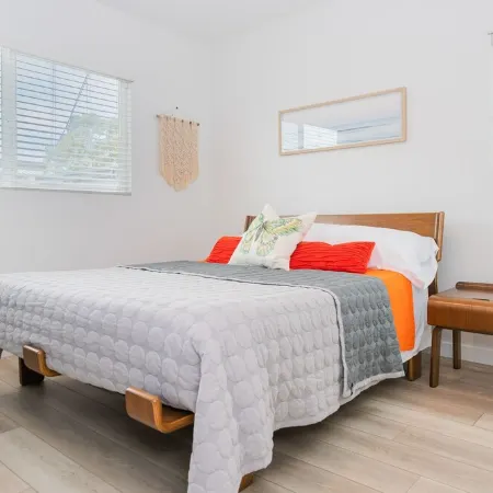 Cheerful 2 Bedroom Steps to the Sand