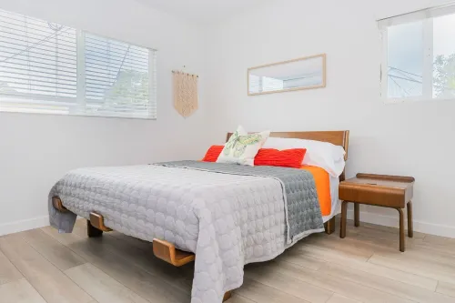 Cheerful 2 Bedroom Steps to the Sand - WiFi