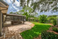 Spacious beachy house, short walk to beach, Heated Pool, Pets, Bikes!