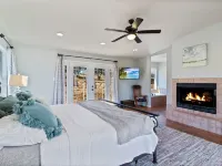 The Porch & Prairie Ranch, Sleeps 20! Peaceful Oasis, Pool, Jacuzzi, Events! Hotels in Kimble County