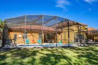 The New Woodlands Villa @ Watersong - A 4 bed 3 bath South Facing Pool Home