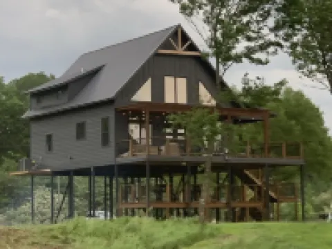 Last of My Kind—NEW modern cabin on the Caddo River and 30 min from Camp Ozark! Hotels in Glenwood
