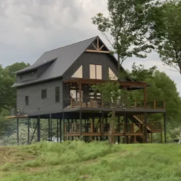 Last of My Kind—NEW modern cabin on the Caddo River and 30 min from Camp Ozark!