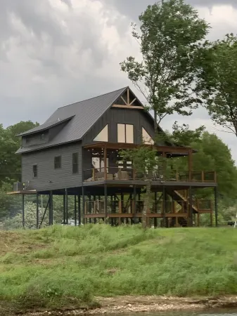 Last of My Kind—NEW modern cabin on the Caddo River and 30 min from Camp Ozark!