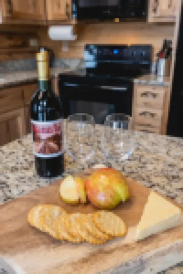 Little Cedar Lodge-Amazing Lake and Mountain Views -Hot Tub-Fire Pit