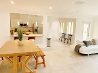 Paradise Resort, With Pool, & Mile Away From the Beach