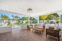 Fabulous Pool! ~ Game Room ~ Putt Putt Golf ~ Car Charger ~ Late Summer Specials