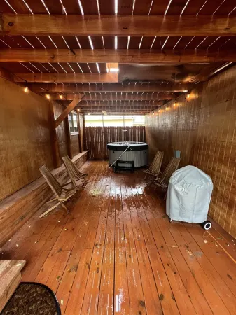 Brand New Cabin With Hot Tub