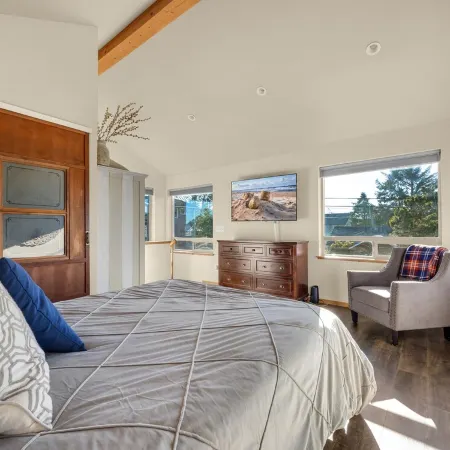 Beautiful Family Home, Less than one Block to the Beach
