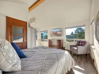 Beautiful Family Home, Less than one Block to the Beach
