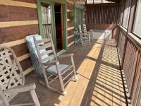 TENNESSEE CABIN!  CONVENIENT LOCATION! COZY & COMFORTABLE! BOOK TODAY!