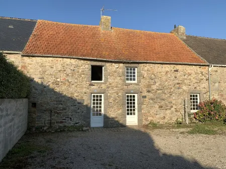 ACCESS TO THE SEA - SCIOTOT - LA PETITE MAISON Отели в г. Ле Пьё