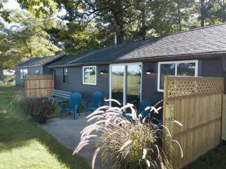 Kingfisher Cabin - Stunning Waterfront Vistas!