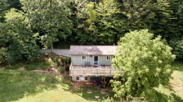 Enchanted Mountain Cottage on quaint farm with creek and opt. breakfast
