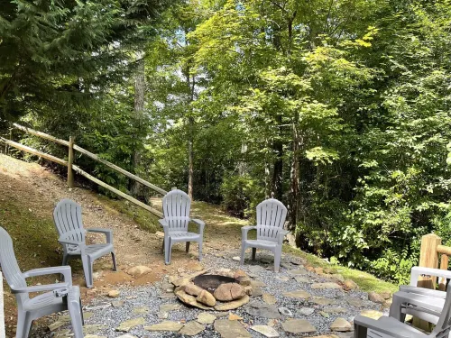 Stunning  Mountain Views From Cabin With Hot Tub & Covered Porch!