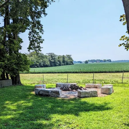 Historic Meadowdale Farm - Barn Stay in Rural Setting