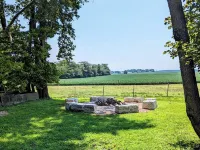 Historic Meadowdale Farm - Barn Stay in Rural Setting