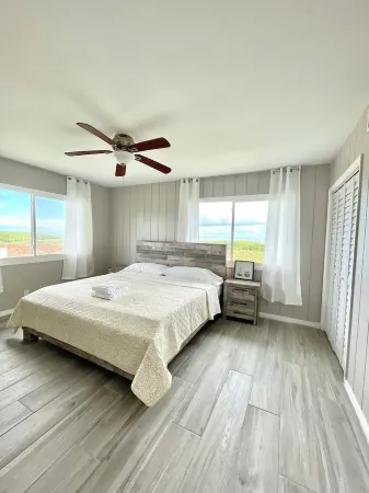 Sunrise Ocean View Property, Walk to the Sand!Huchinson Island 2Bed/2Bath