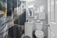 AC IN UNIT  Modern 2 bedroom remodel walking distance to downtown Hotels in Olympia