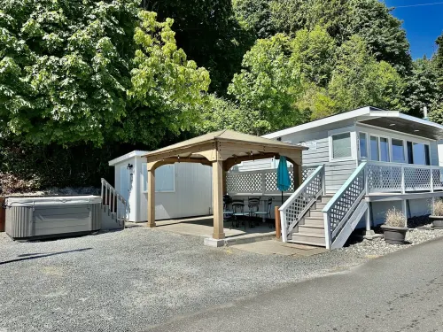 Waterfront Cabin on Camano Island with hot tub and outdoor patio.