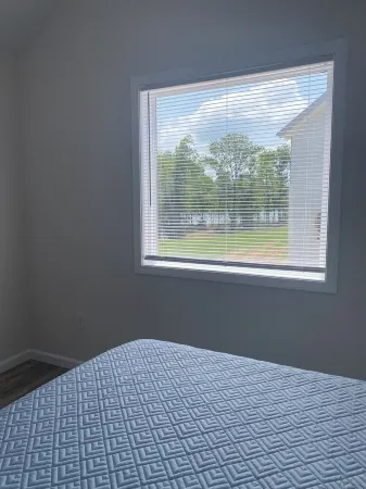 TN River Cabin! Sleeps 5-6! Located on the river! Boat ramp just feet away!