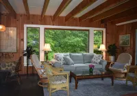 Cozy cottage surrounded by nature - 5 min to town and beaches